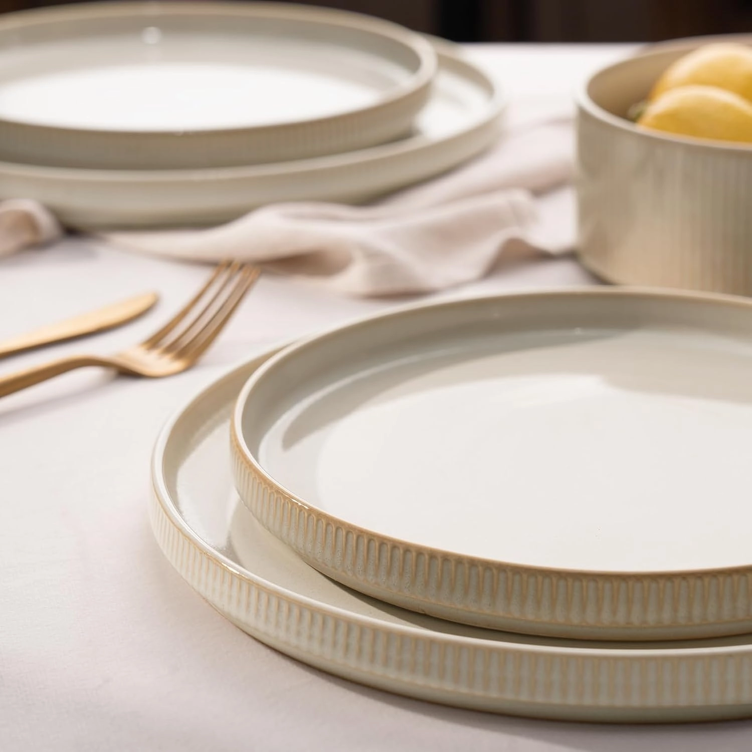 famiware Star Dinner Plates for 6, 10 inches Plate Set, Scratch Resistant, Stoneware Dinnerware, Kitchen Modern Rustic Serving Dishes, Cappuccino White