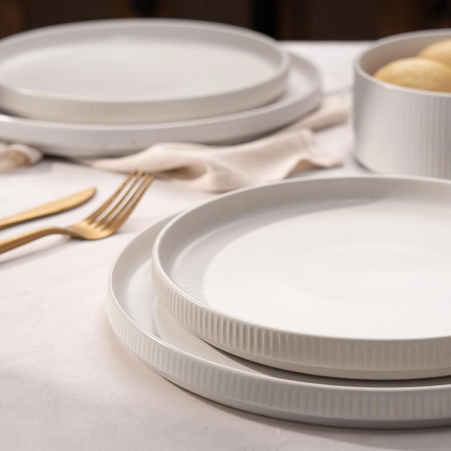 famiware Star Dinner Plates for 6, 10 inches Plate Set, Scratch Resistant, Stoneware Dinnerware, Kitchen Modern Rustic Serving Dishes, Matte White
