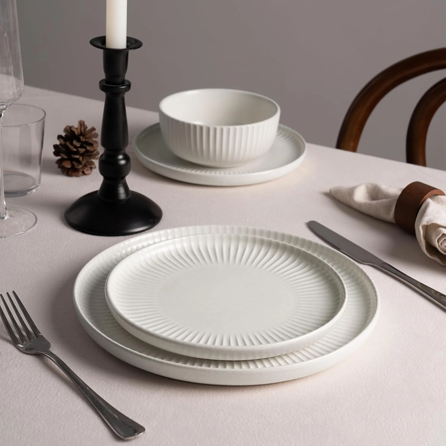 Famiware Starlight Dinnerware Sets, Plates and Bowls Dish Set of 6 (18 Pieces), Ribbed Textured Tableware - Dishwasher & Microwave Safe, Chip Resistant, Reactive Glaze, Matte Reactive White