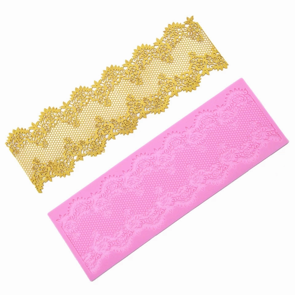 FLOWERS WITH MESH CAKE LACE MAT (SCALLOPED)