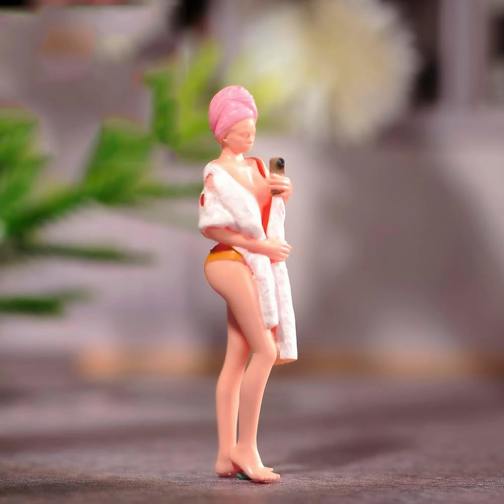 Miniatures 1/64 1/43 1/87 Scale Beauty Bathing Taking Selfies Scene Props Action Figure Model Creative Prop Display Collection Decor for Cars Vehicles (Painted, 1/43 Scale)