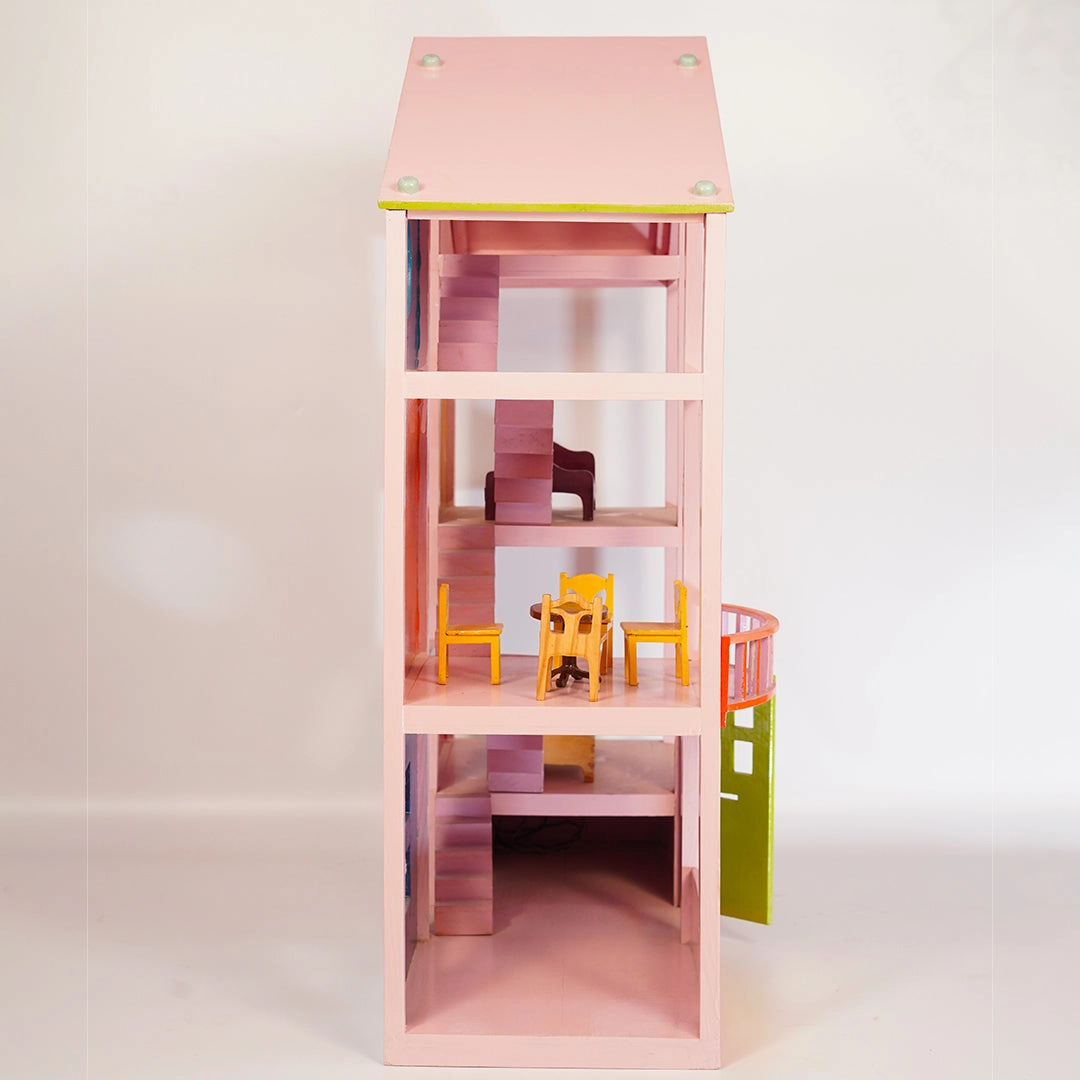 OPEN DOLL HOUSE
