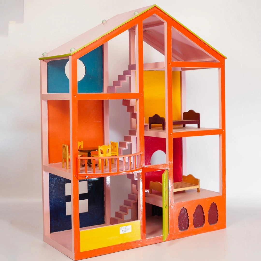 OPEN DOLL HOUSE