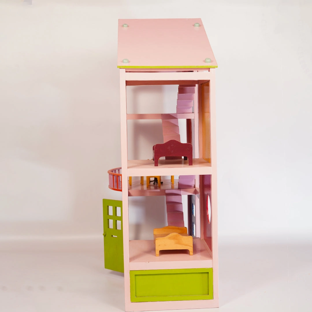 OPEN DOLL HOUSE