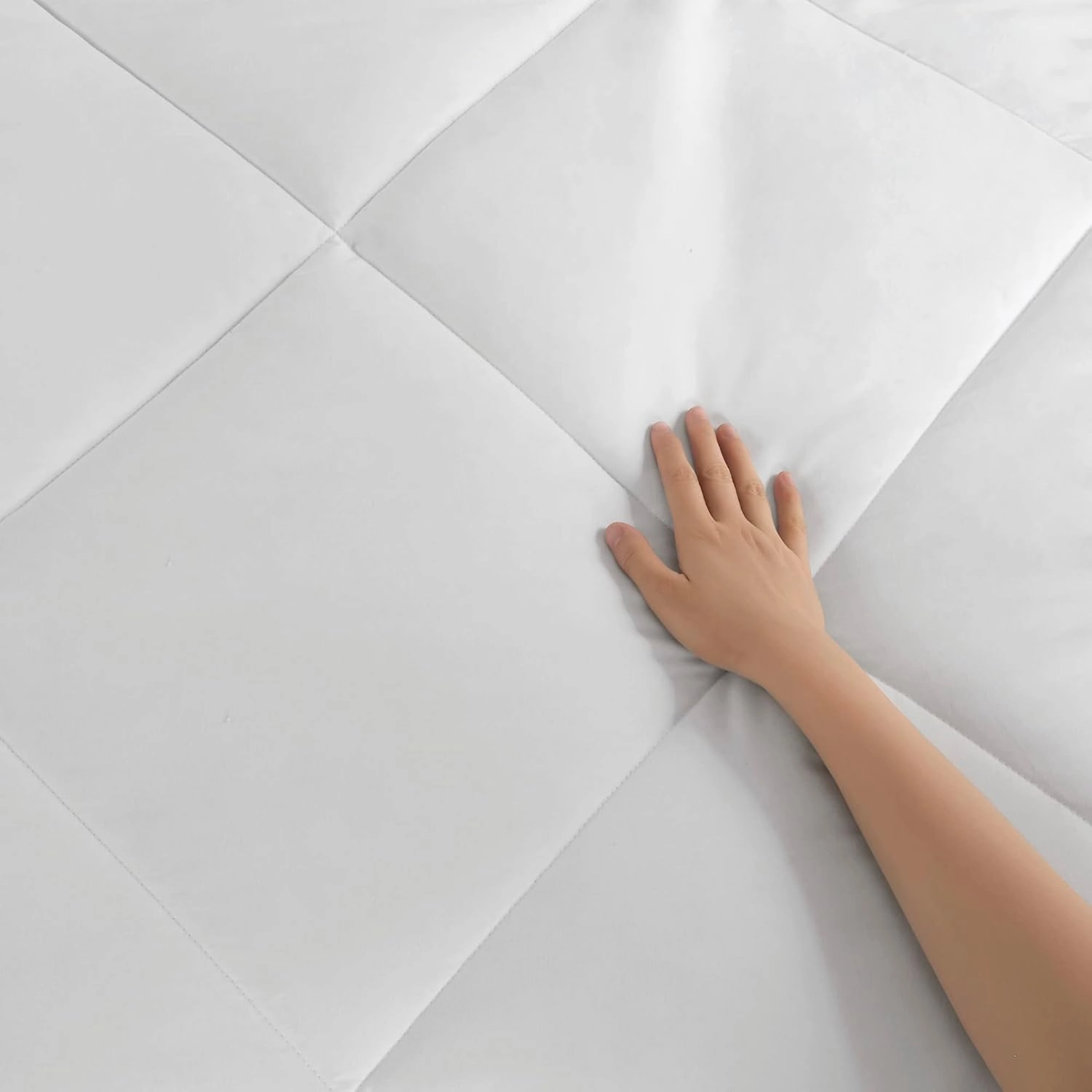 Sleep Philosophy HeiQ Temperature Regulating Comforter Diamond Quilted Design, Oversized Duvet Insert, All Season thermoregulation Bedding, Full/Queen(90"x94") White