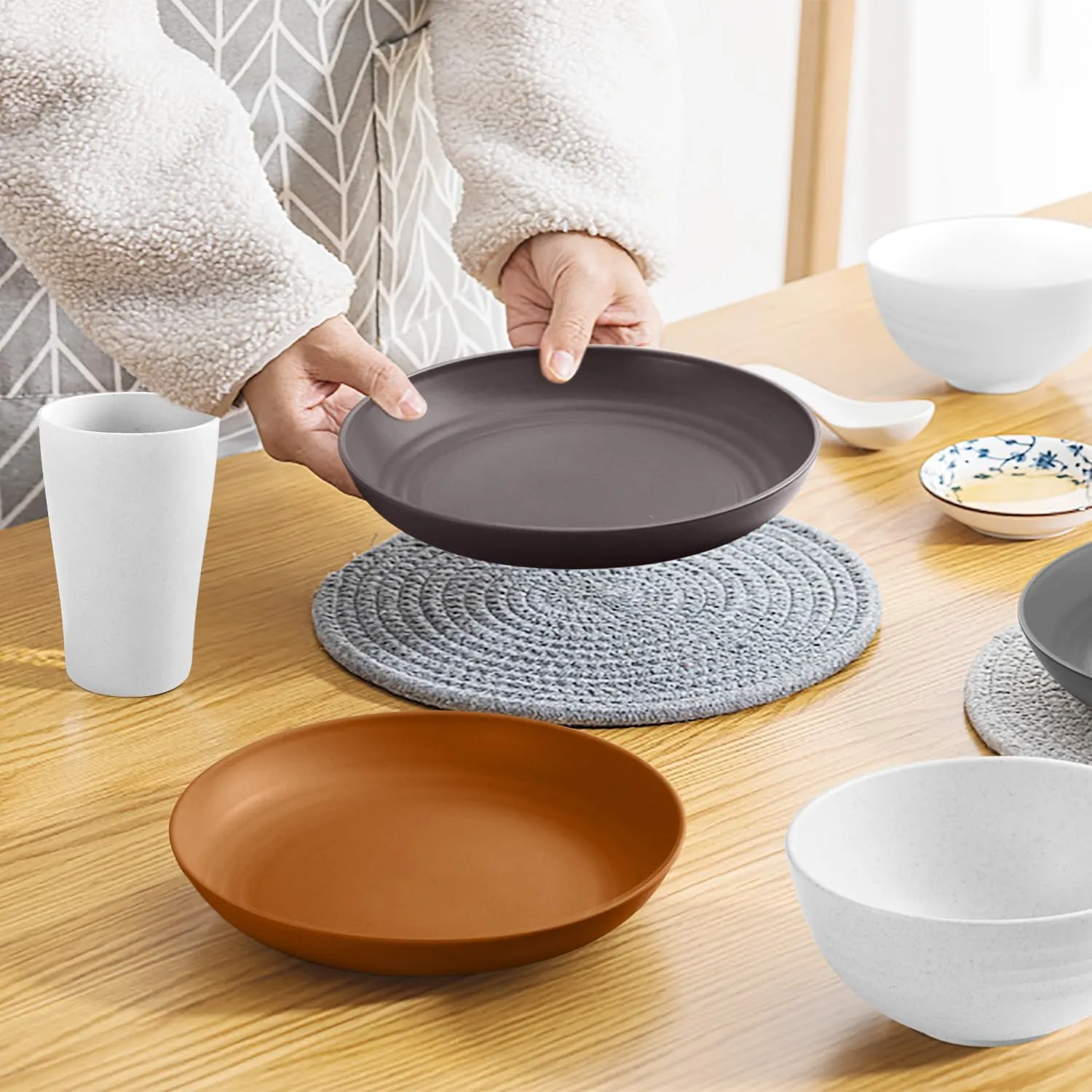 Teivio 16-Piece Kitchen Plastic Wheat Straw Dinnerware Set, Service for 4, Dinner Plates, Dessert Plate, Cereal Bowls, Cups, Unbreakable Plastic Outdoor Camping Dishes, Farmhouse