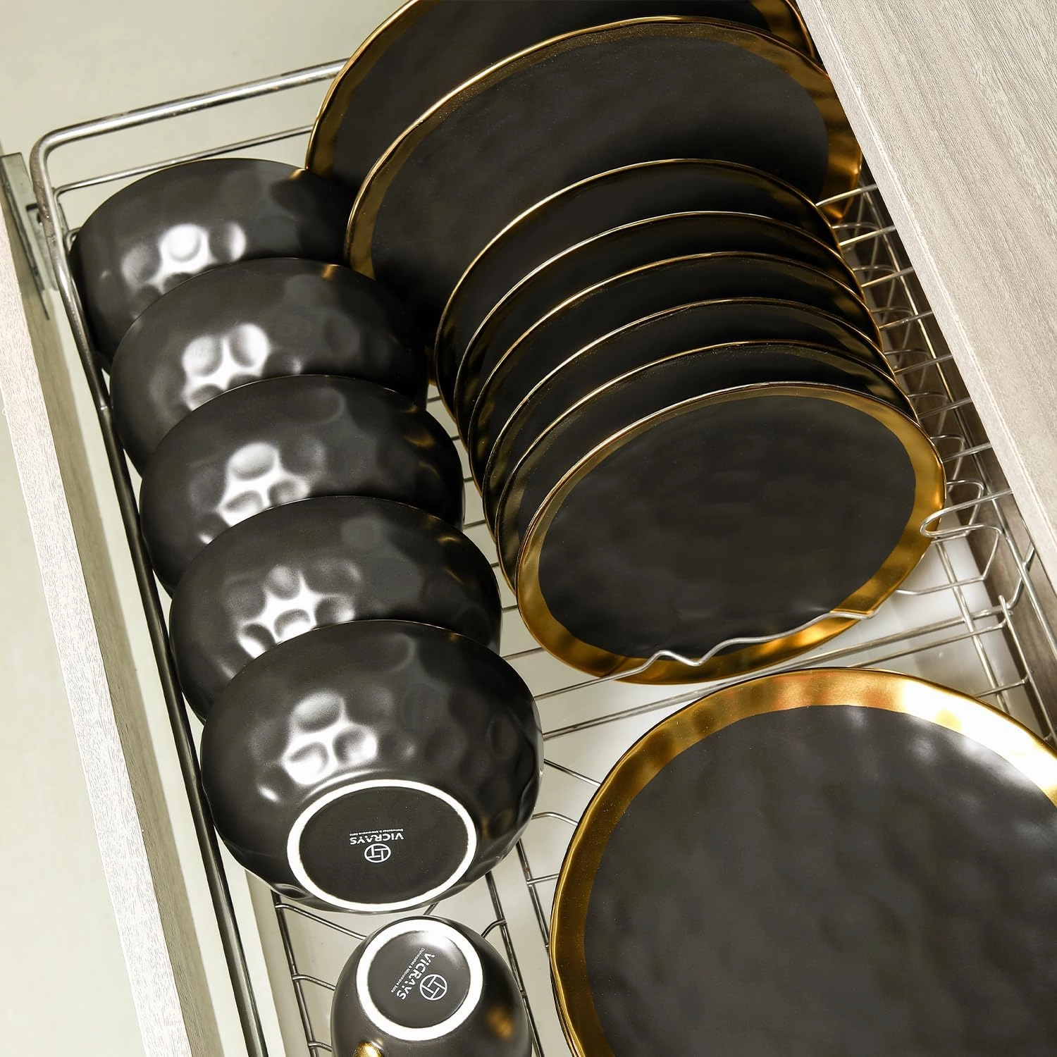 vicrays Ceramic Dinner Plates Set, 10 Inch, Set of 6, Round, Dishwasher Safe, NOT Microwave Safe, Suitable for Steak, Pasta, Home, Party, Restaurant（Black with Golden）